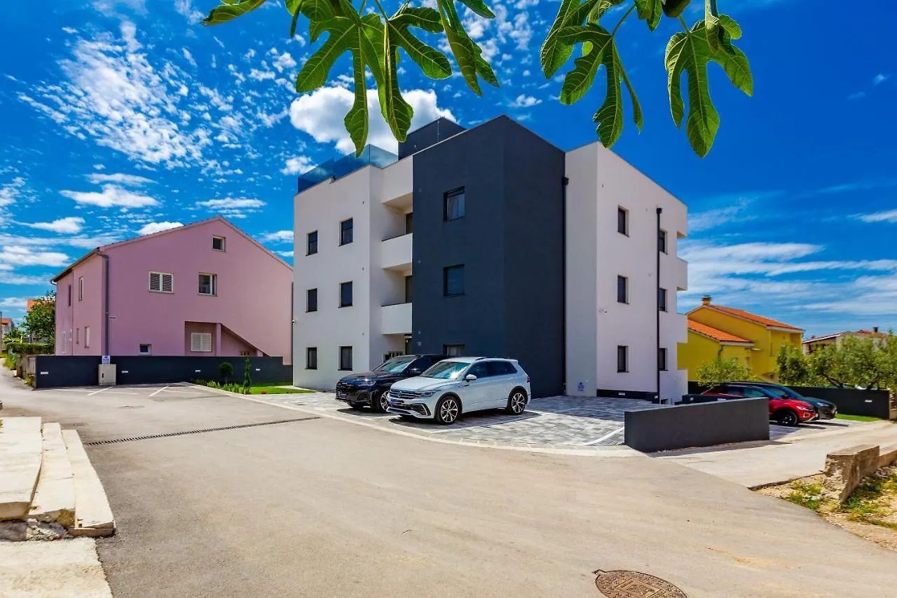 Lpl Luxury Apartments 扎达尔